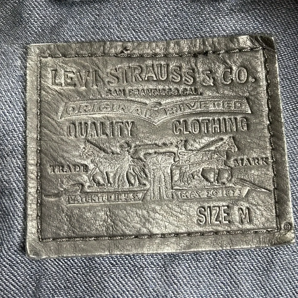 Levi’s Denim Trucker Jacket - Picture 3 of 6